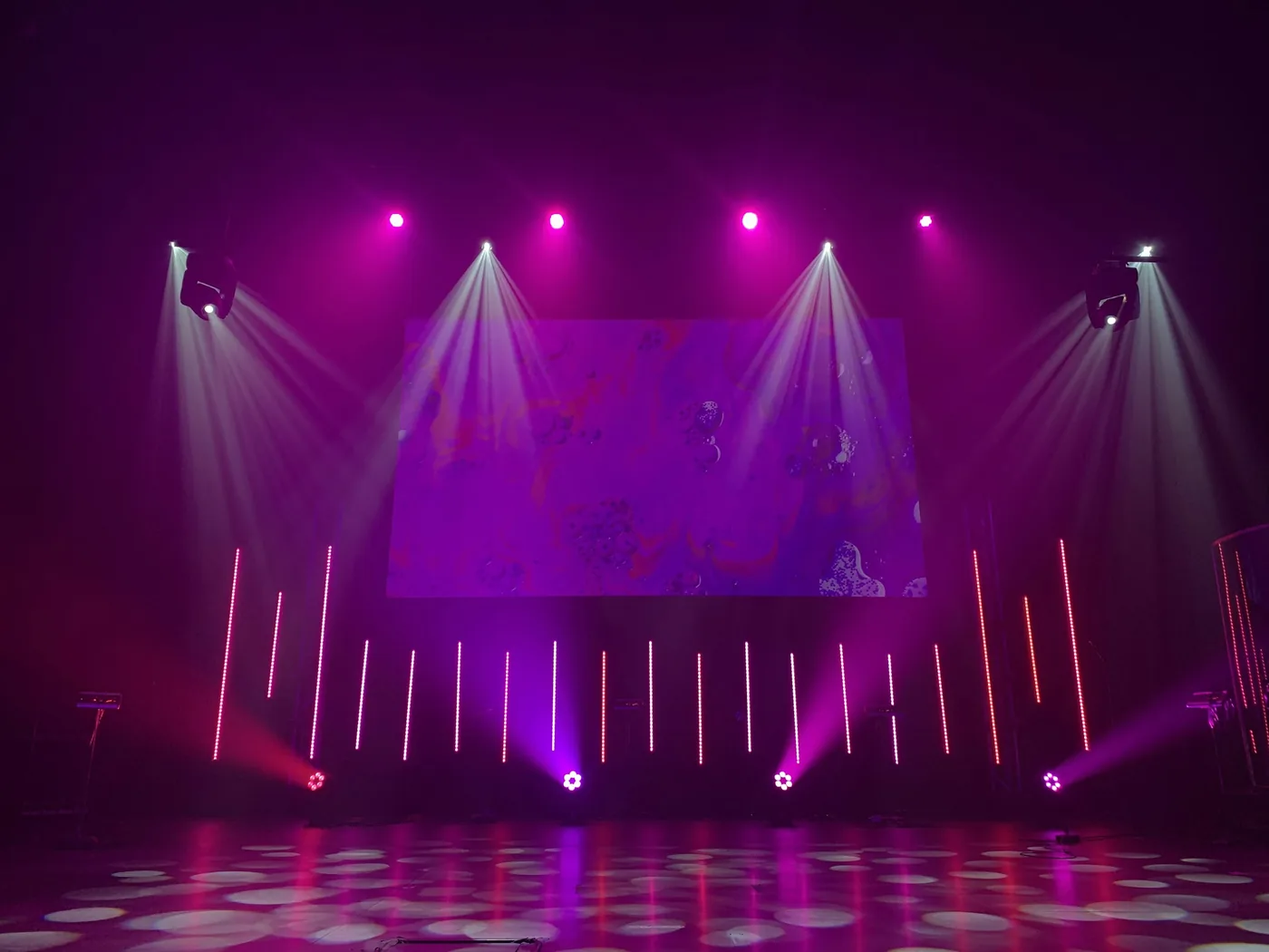 Scenelys under en Colosseum Show-forestilling i Pattaya