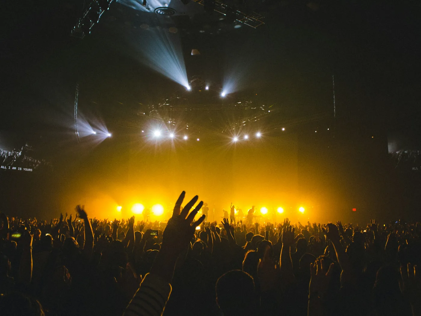 Scenens og det oplyste arena-område ved Colosseum Show i Pattaya